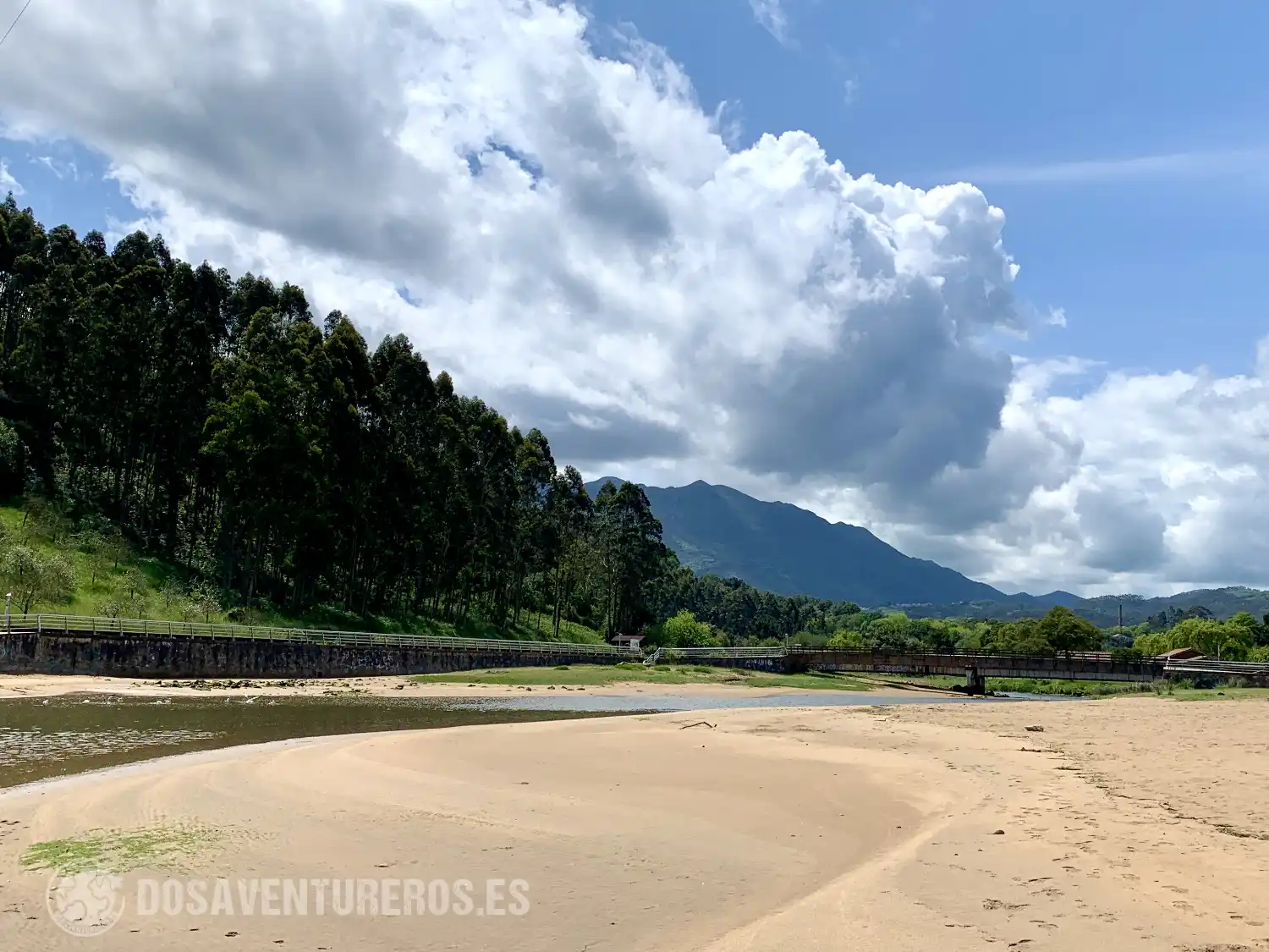 Playa La Griega: historia jurásica y naturaleza en estado puro
